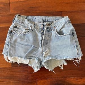 LEVI’S - Vintage Cut Off Shorts
